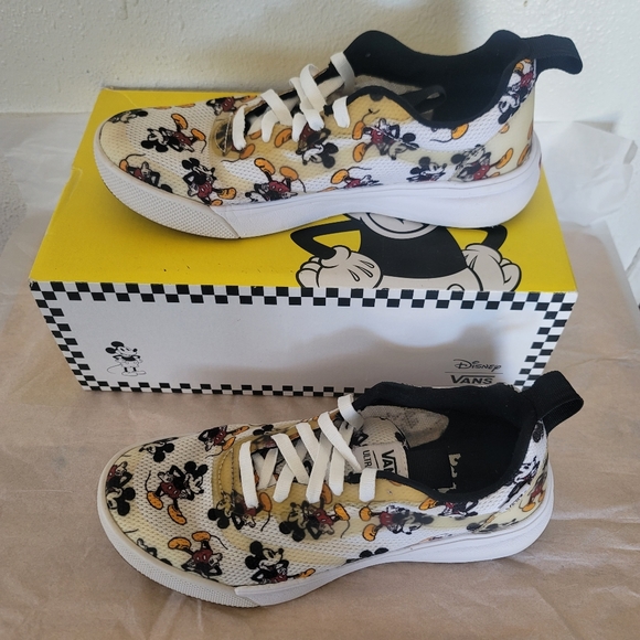 Vans Shoes - EUC Vans Disney x Vans Ultrarange Rapidweld (MICKEY MOUSE)